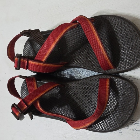 Chaco Womens Strappy Sandals Red Adjustable Buckle Outdoors Beach Sz 9? EUC READ - Picture 10 of 10